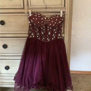 Elegant Burgundy Strapless Prom Dress